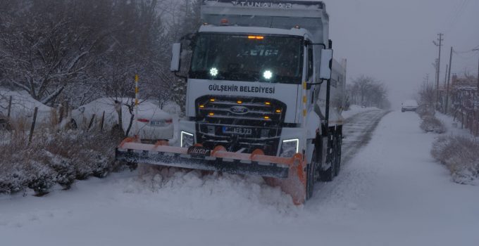 Gülşehir’de Kar Yağışı Etkisini Sürdürüyor: Belediye Ekipleri Sahada