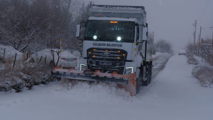 Gülşehir’de Kar Yağışı Etkisini Sürdürüyor: Belediye Ekipleri Sahada