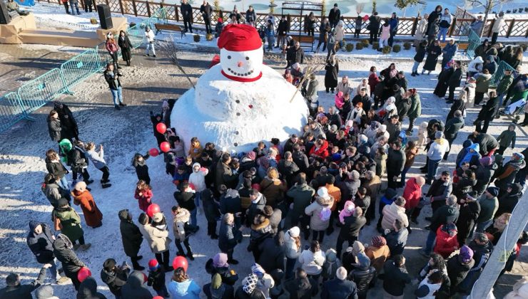 Nevşehir’de Dev Kardan Adam Eğlencesi Yüzleri Güldürdü