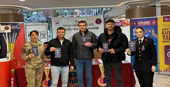 Nevşehir’de Jandarmadan AVM’de Vatandaşlara Bilgilendirme Çalışması