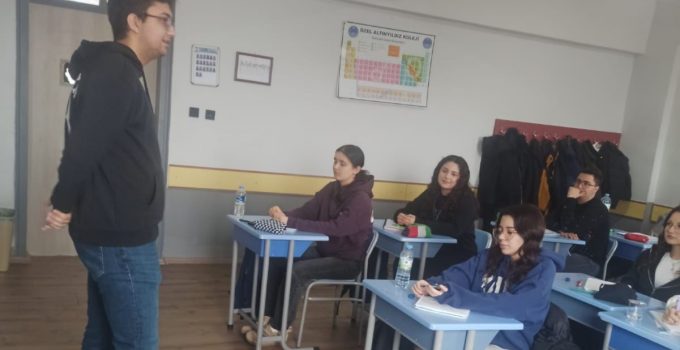 2025 YKS EA Türkiye 85.Si Ege Kaan Akgür’den Altınyıldız Kolejine Vefa Ziyareti