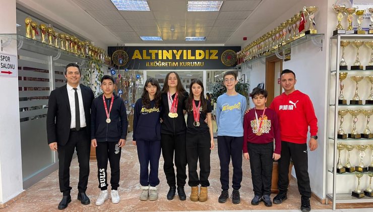 Kulaçlar Altınyıldız İçin Attı