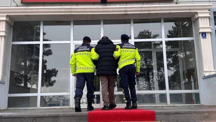 Sahte Kimlikle Yolculuk Yapan Aranan Şahıs Otoyol Denetiminde Yakalandı