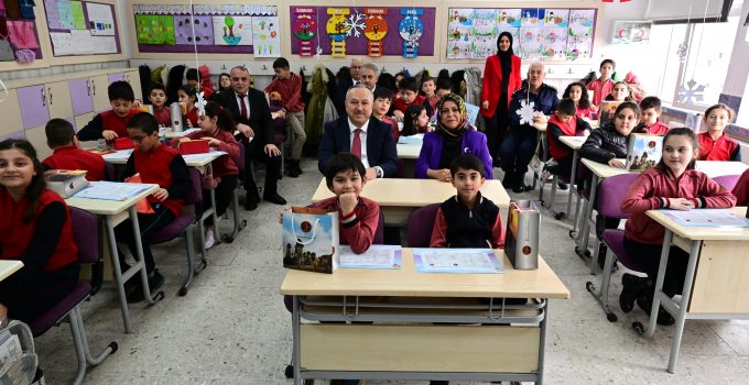 Vali Fidan, Öğrencilerin Karne Sevincini Paylaştı