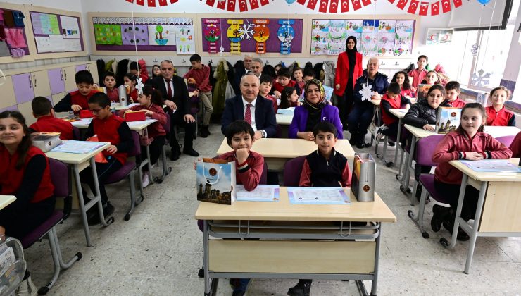 Vali Fidan, Öğrencilerin Karne Sevincini Paylaştı