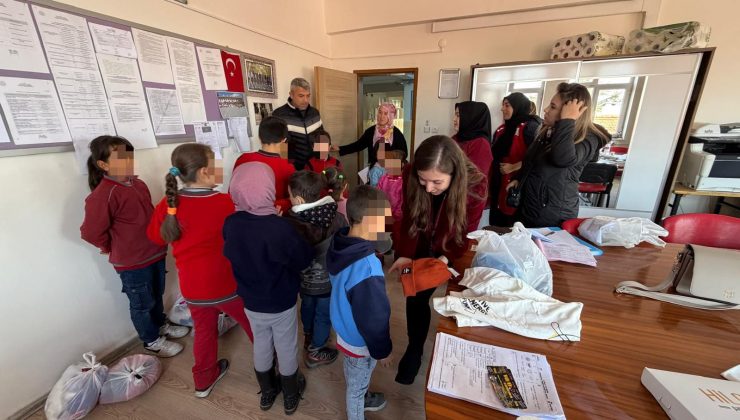 Kızılay Köy ve Belde Okullarındaki Öğrencilere Kışlık Giyim Yardımında Bulundu