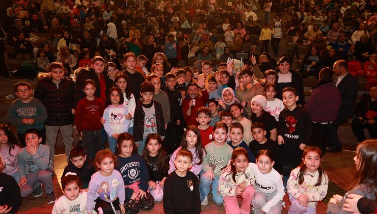 Belediye Başkanı Rasim Arı’nın Çocuklara Hediyesi