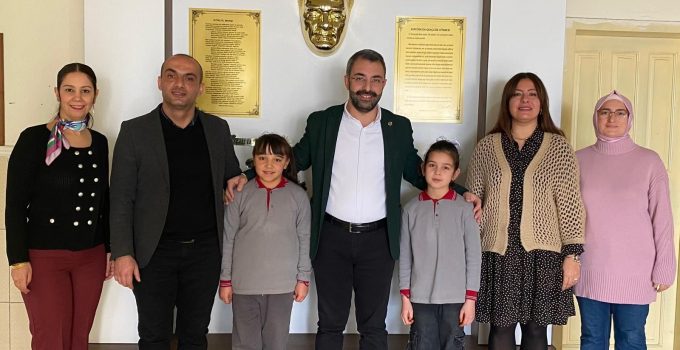 Başkan Güneş Öğrencilere Ödül Verdi