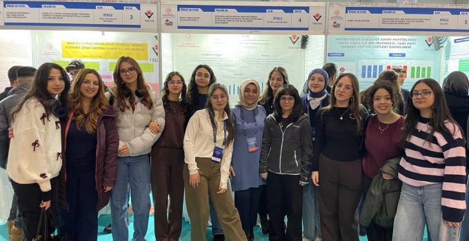 Ziyaretçiler Kardelenli TÜBİTAK Şampiyonları