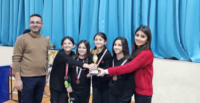 Kardelenli Şampiyon satranç oyuncuları bölge finalinde