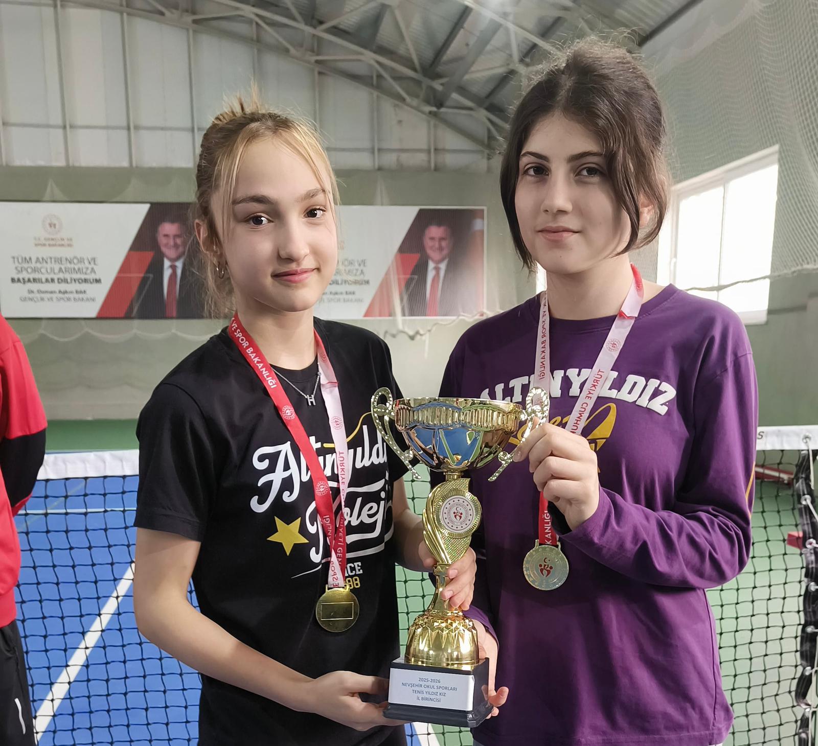 Kort Tenisinde Şampiyon Altınyıldız