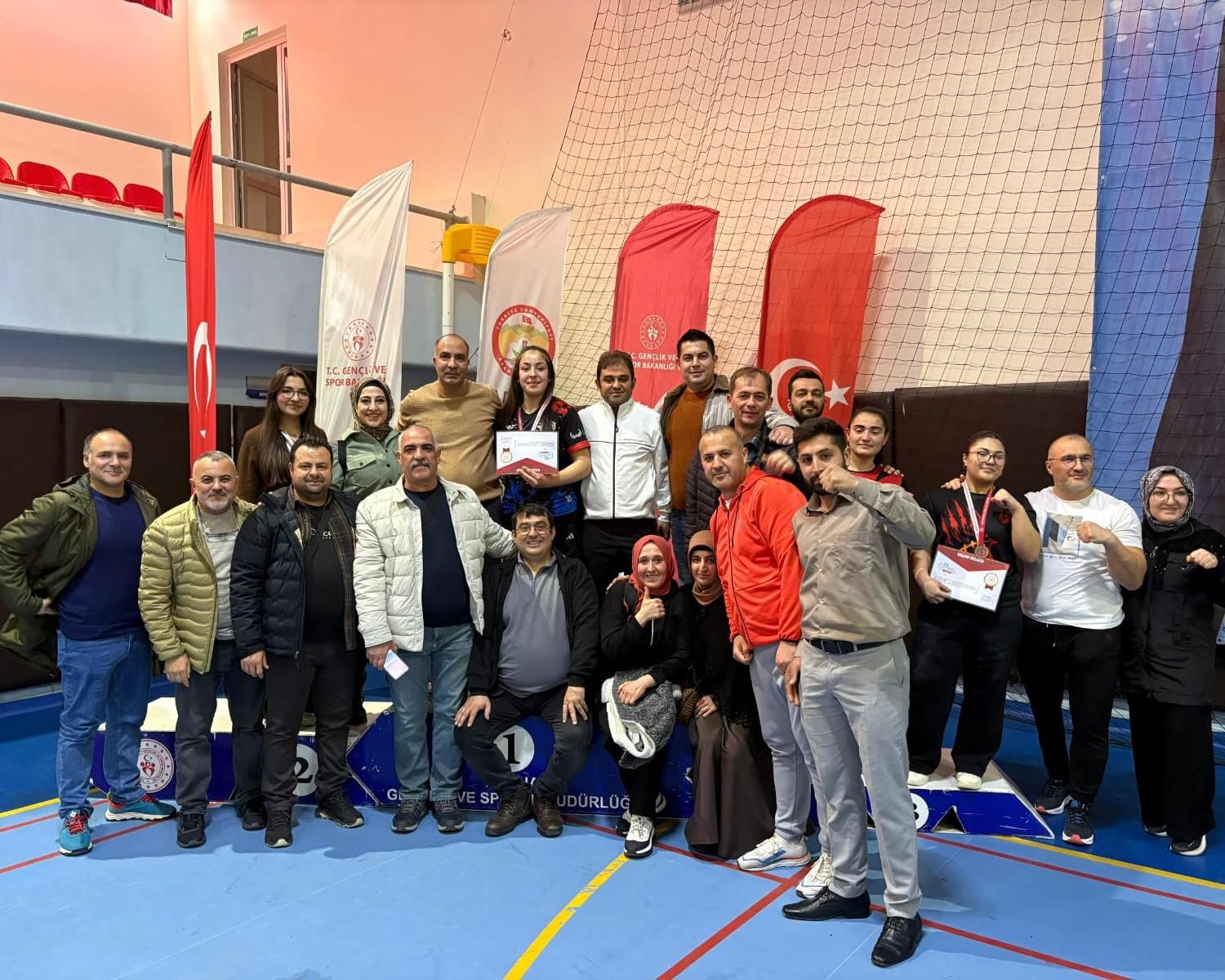 A Gençler Bilek Güreşi Müsabakalarında Büyük Başarı