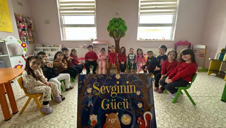 Kardelenli Minik Yüreklere Sevgi Aşılandı