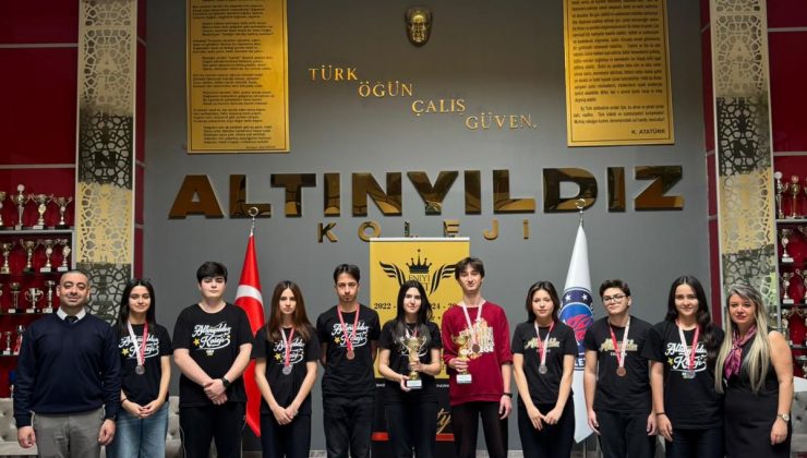 Altınyıldızlı Öğrencilerinden Satranç Turnuvalarında Çifte Kupa