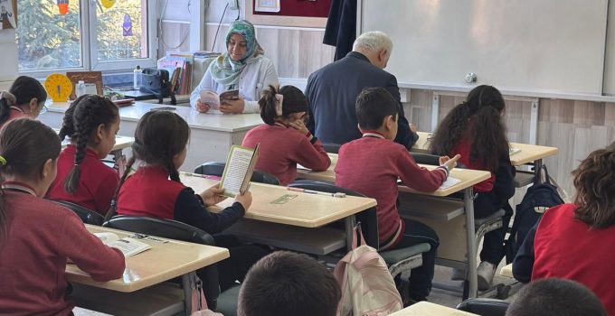 75. Yıl İlkokulunda Kitaplara Göz Değdi