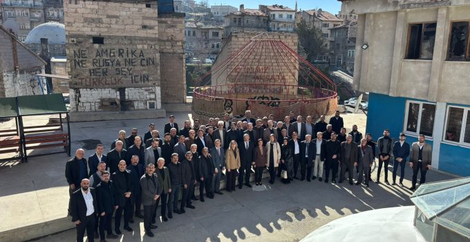 Ülkü Ocakları ve MHP’den Gövde Gösterisi
