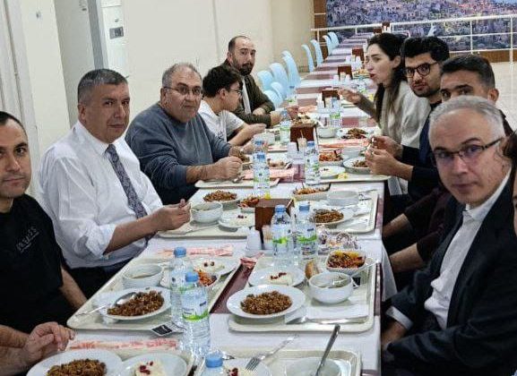 İl Sağlık Müdürü Tartar Nöbetçi Sağlık Çalışanlarıyla İftar Yaptı