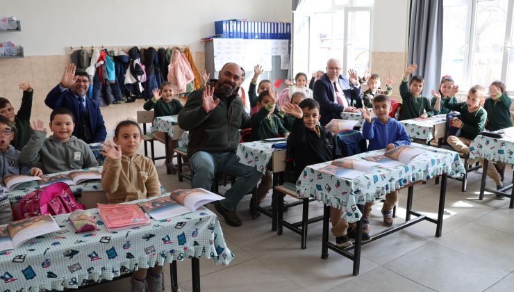 Yusuf Yazıcı Derinkuyu’da Öğrenci ve Öğretmenlerle Buluştu