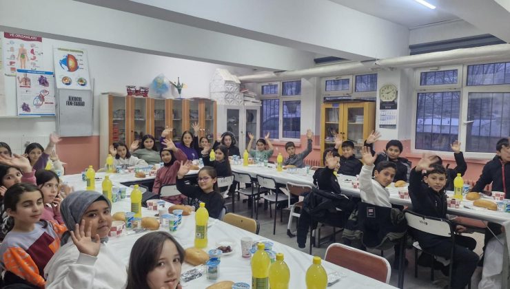 Alacaşar Şehit İdris Aksöz İmam Hatip Ortaokulu ve Çat İlkokulunda İftar Programı