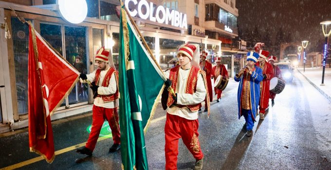 Mehteran Takımı Marşlar Çalarak Osmanlı Geleneğini Sürdürüyor