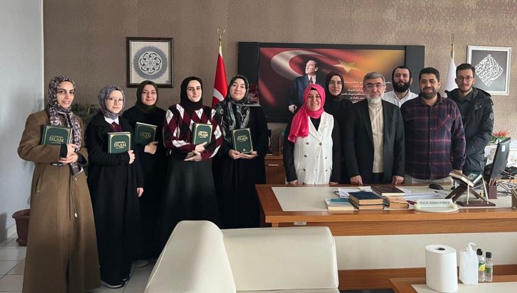 NEVÜ’de 40 Hadis Yarışmasında Dereceye Giren Öğrenciler Ödüllendirildi