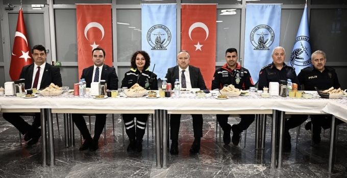 Vali Ali Fidan Havaalanında Düzenlenen İftar Programına Katıldı