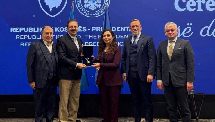 Parmaksız, Hisarcıklıoğlu’nun Kosova’daki Ödül Törenine Katıldı