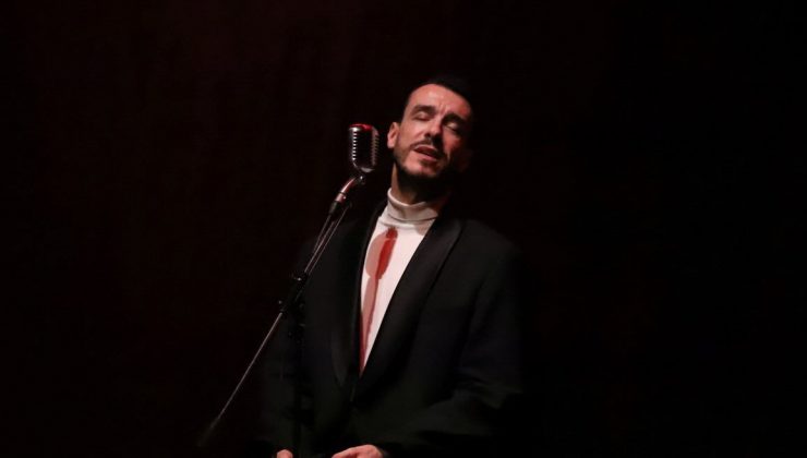 Cem Adrian, NEVÜ’de Sahne Aldı