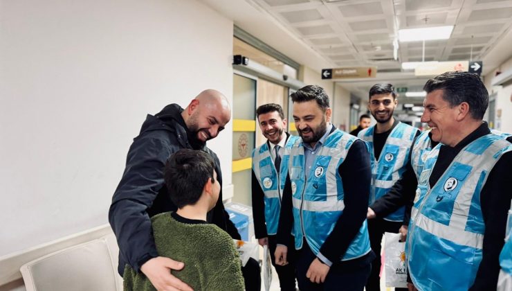 AK Parti Teşkilatından Sahur Vaktinde Hastane Ziyareti