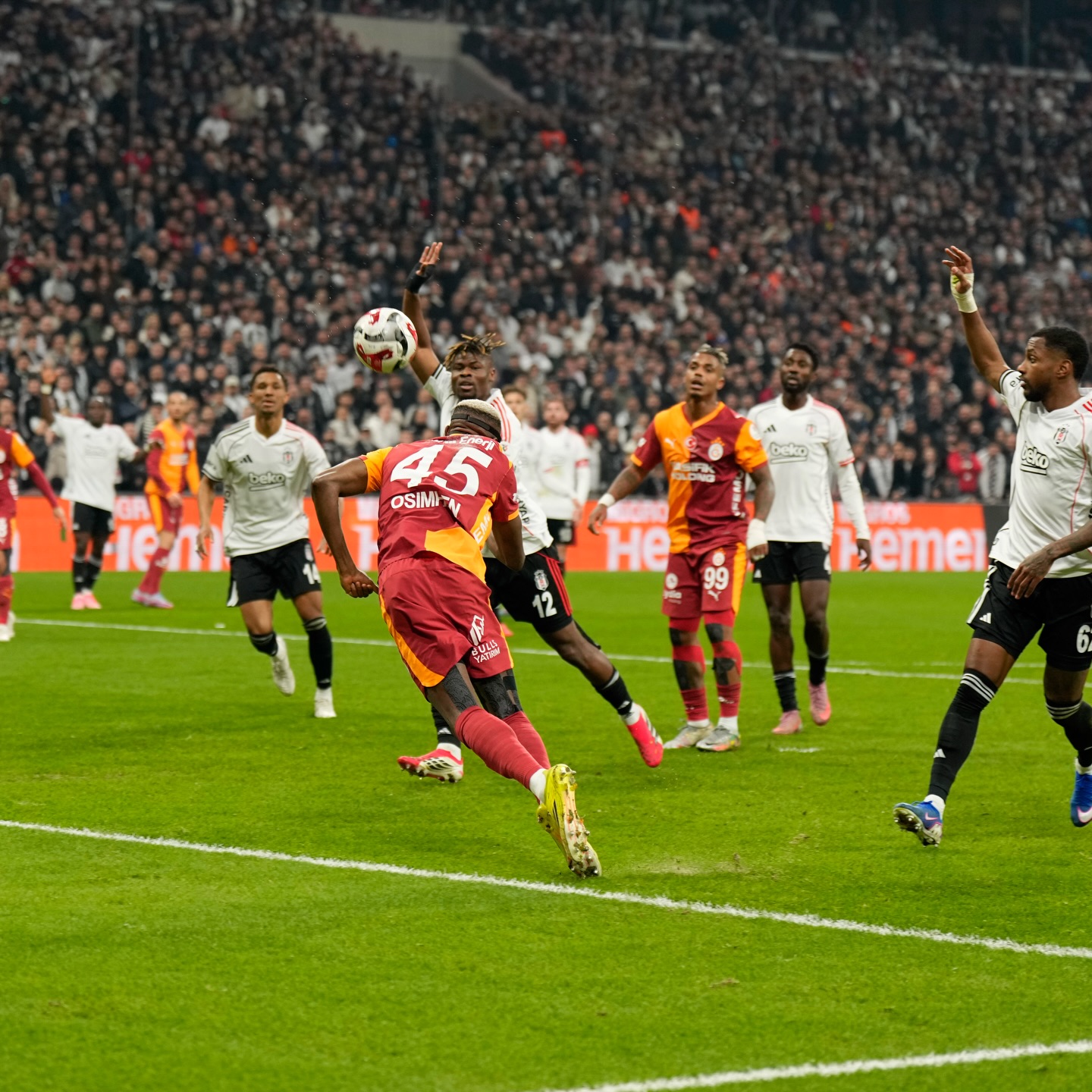 Dolmabahçe’de Derbi Zaferi! Galatasaray 10 Kişiyle Beşiktaş’ı Devirdi