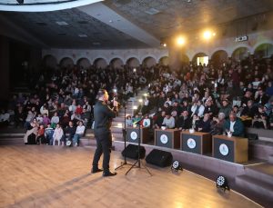 Gönüllere Dokunan İlahileriyle Hasan Bayar Sahne Aldı