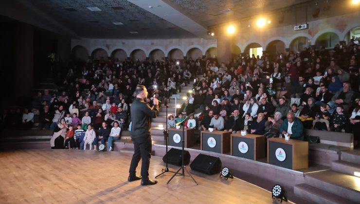 Gönüllere Dokunan İlahileriyle Hasan Bayar Sahne Aldı