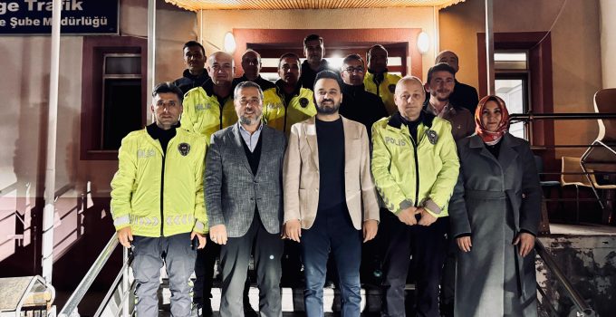 AK Parti Teşkilatından Gece Vardiyasındaki Polislere Ziyaret