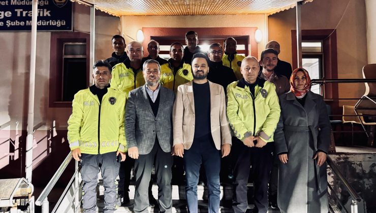 AK Parti Teşkilatından Gece Vardiyasındaki Polislere Ziyaret