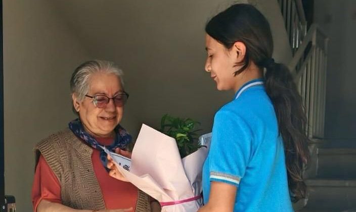 Öğrenciler Şehit Ailelerini ve Emekli Öğretmenleri Ziyaret Etti