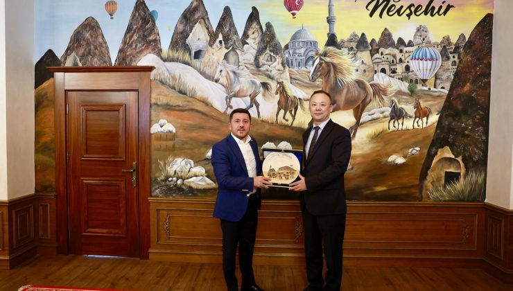 Kırgızistan Ankara Büyükelçisi Kazakbayev, Belediye Başkanı Arı’yı Ziyaret Etti