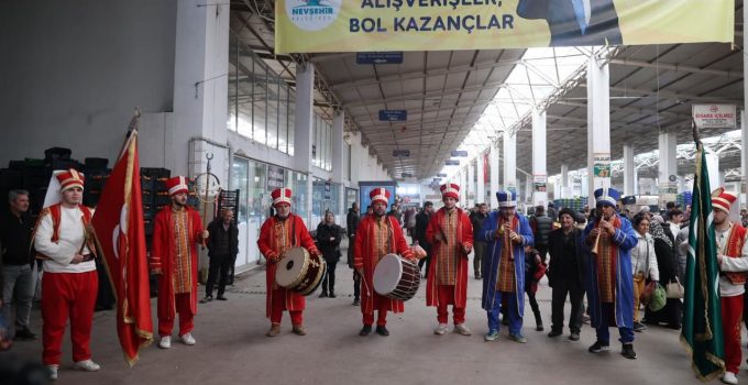 Nevşehirliler Mehter Marşlarıyla Pazar Alışverişi Yaptılar
