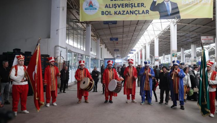 Nevşehirliler Mehter Marşlarıyla Pazar Alışverişi Yaptılar