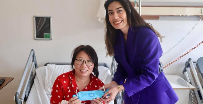 Hastalara Sevindiren Ziyaret