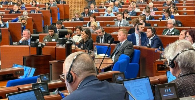 Belediye Başkanı Arı, Fransa’dan Dünya’ya Seslendi