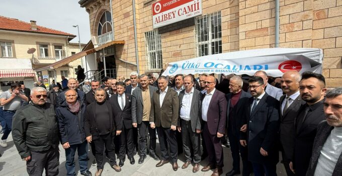 Ülkücüler Alparslan Türkeş Anısına Lokma İkram Etti