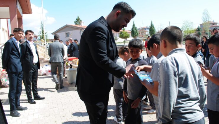 Öğrencilere “UZEM” ve “ODAK” Hediye Edildi