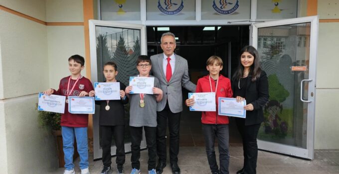 Kardelenli Öğrenciler Akıl ve Zeka Oyunları Turnuvasına Damga Vurdu