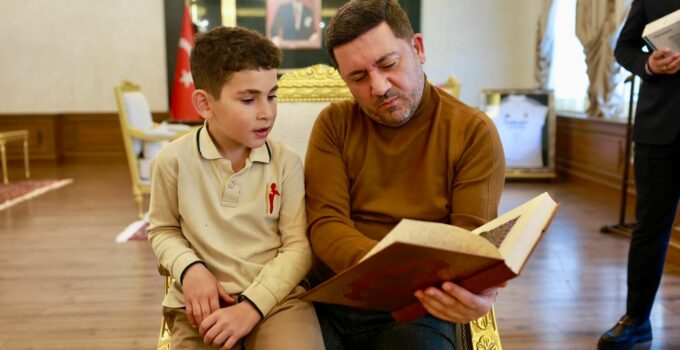 Rasim Başkan, Minik Hayranını Belediyede Ağırladı