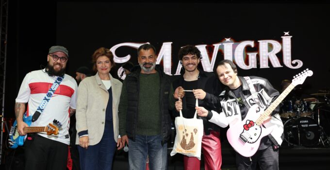 Ürgüp’te 19 Mayıs Coşkusu Zirveye Taştı: Mavi Gri Konseri Meydanı Salladı
