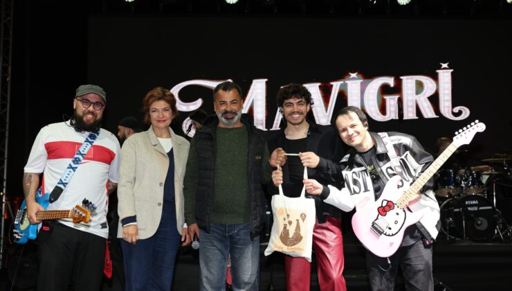 Ürgüp’te 19 Mayıs Coşkusu Zirveye Taştı: Mavi Gri Konseri Meydanı Salladı