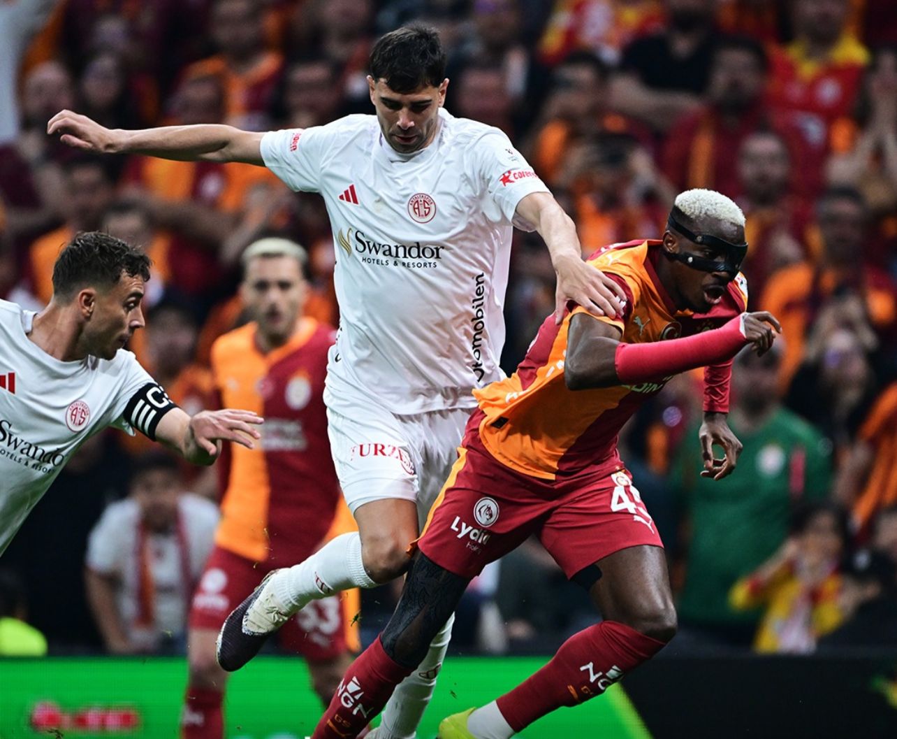 Galatasaray Üst Üste 4. Kez Şampiyon