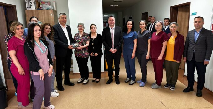 İl Sağlık Müdürü Tartar’dan Hemşire ve Ebelere Anlamlı Ziyaret