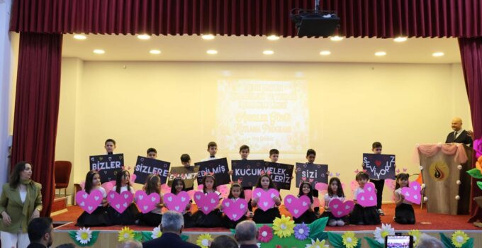 Nene Hatun Kız Mesleki ve Teknik Anadolu Lisesi Anneler Günü Programı Düzenlendi