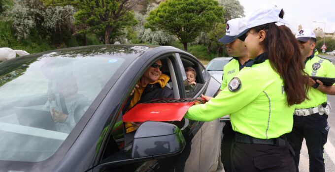Kapadokya’da Bayram Hareketliliği: Polis Ekiplerinden Tatlı Karşılama